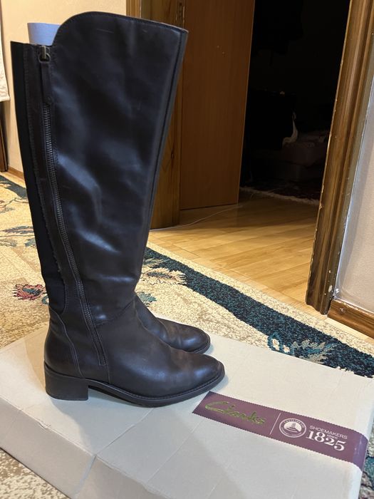 Продам кожаные сапоги Clarks