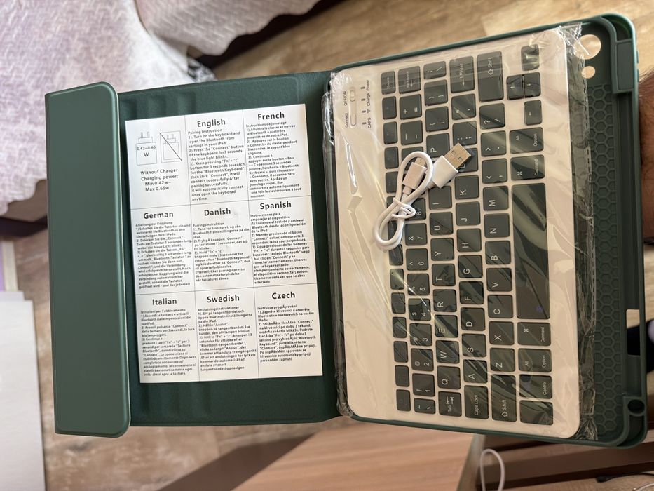 Клавиатура и кейс за iPad Air 4/5 10.9