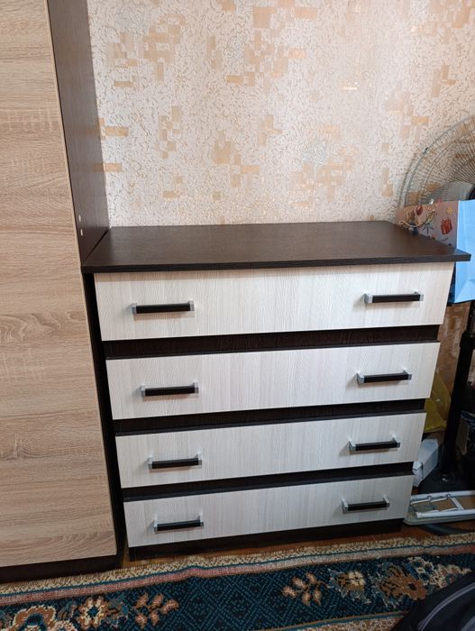 Продам шкаф с комодом