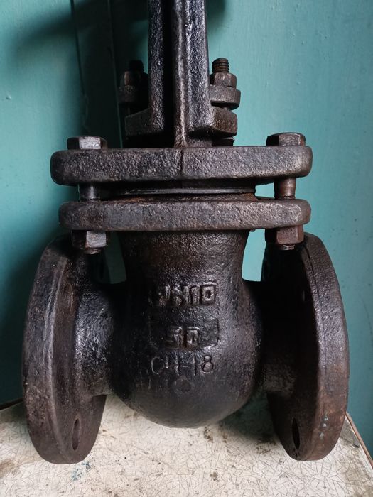 Задвижка чугунная