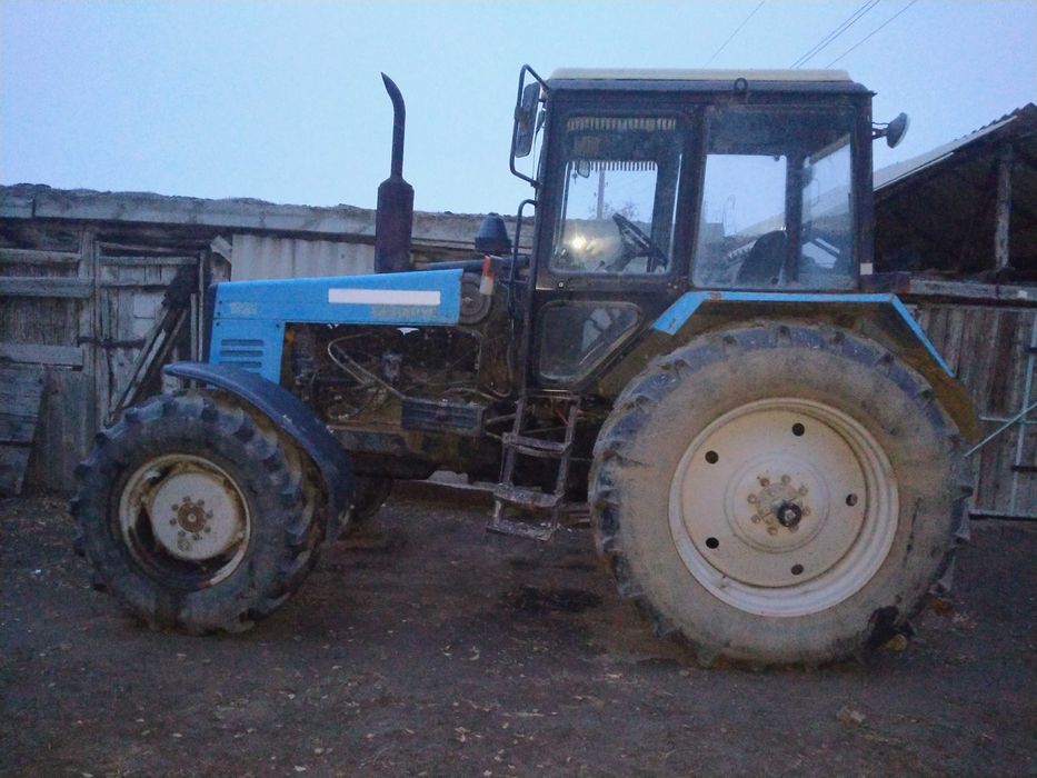 Трактор Беларус 1221