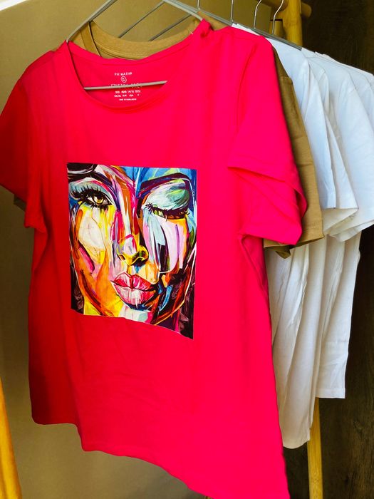 Разпродажба на нови тениски