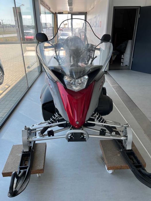 Snowmobil Yamaha Venture Lite