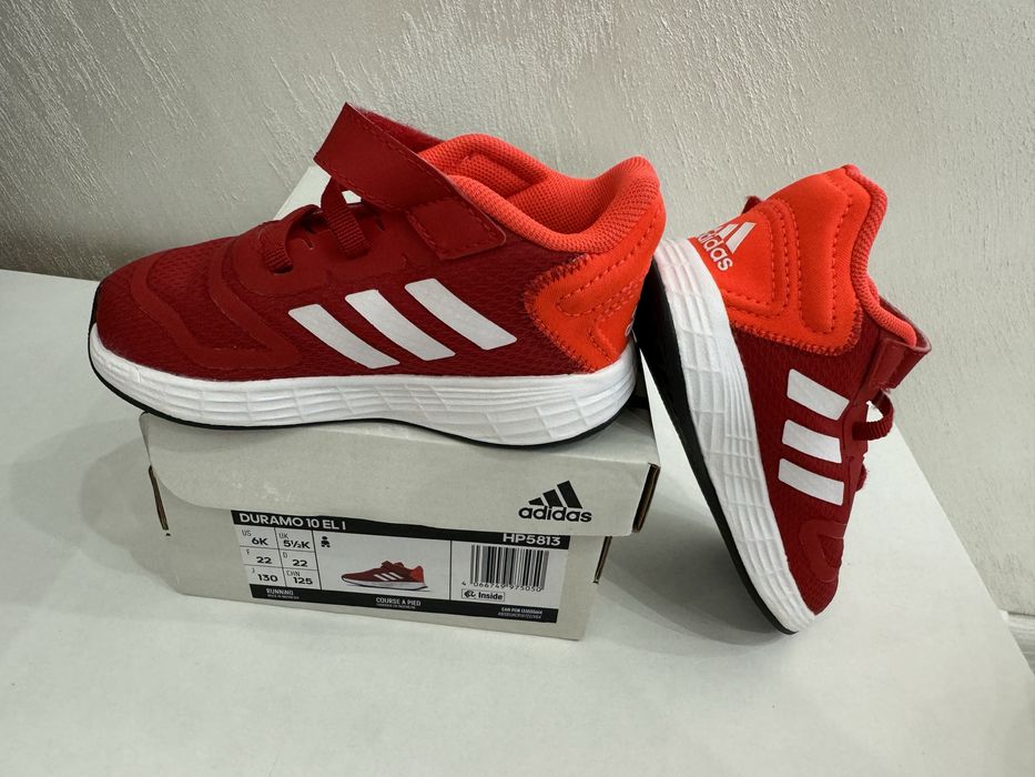 Продавам Бебешки ( детски) маратонки Adidas