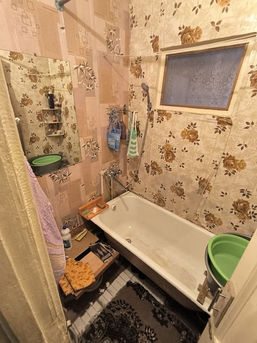 2 х ком квартиру  площадь 44 м². В деревянном доме Спутник 9. Огород