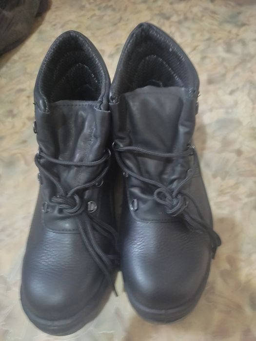 Продам рабочие ботинки новые