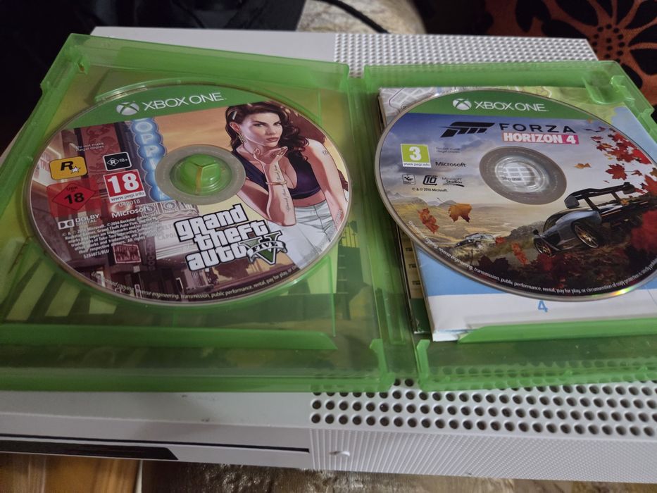 Vând Xbox one console