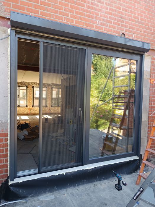 Montaj și întreținere tâmplărie . Site insecte .