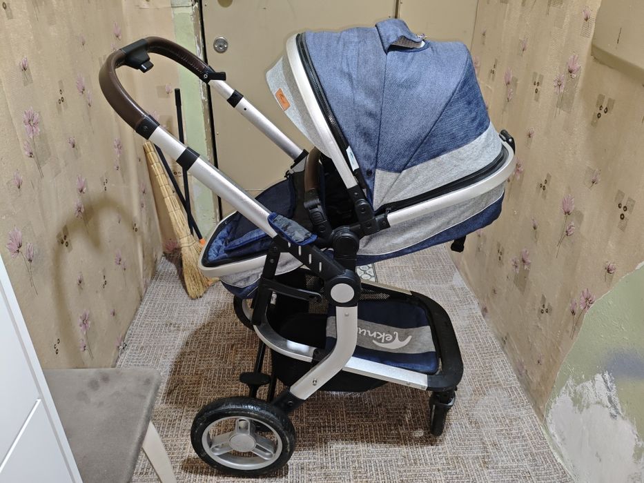 Коляска все регулируется  зима лето