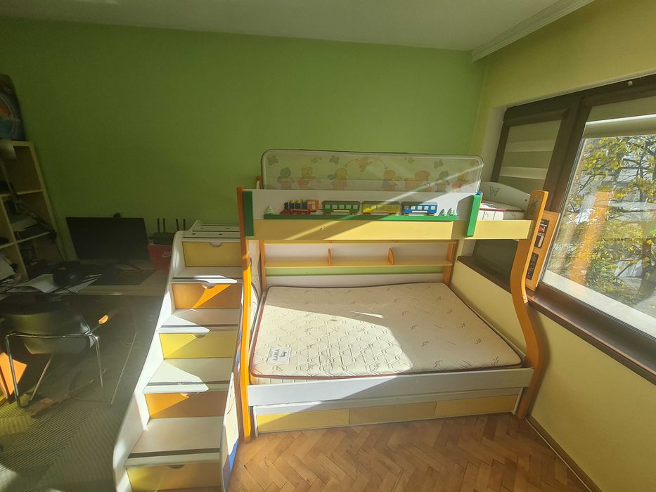 Продавам 3-етажно легло с матраци