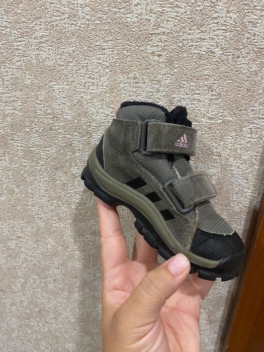 Продам сапожки детские адидас