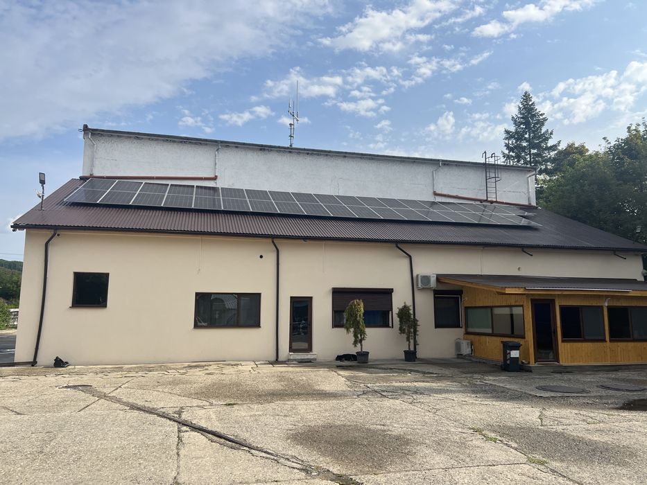 Vând spațiu industrial