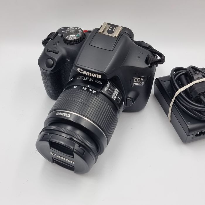 Amanet F28: Canon EOS 2000D + Obiectiv 18-55mm