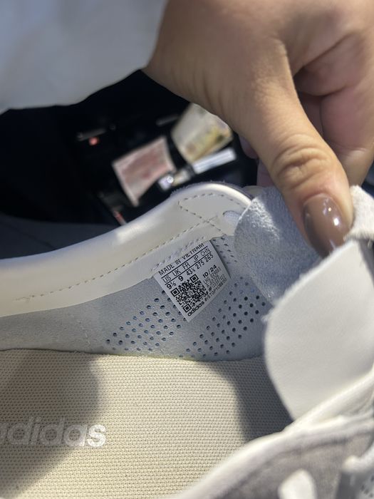 Adidas Обувки чисто нови