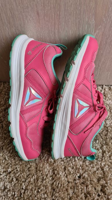 Adidasi Reebok, măr. 36, 4 uk, stare perfectă, 23, 5 cm talpa interior