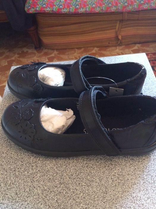 Продаю обувь школьную размер 36
