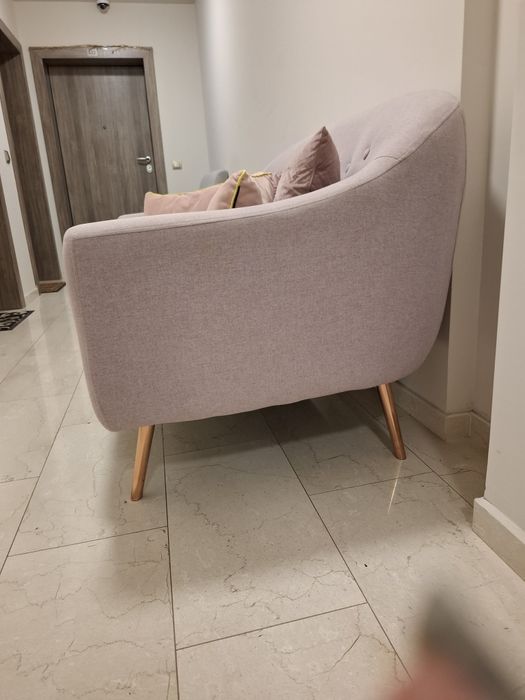 Двуместен прекрасен диван