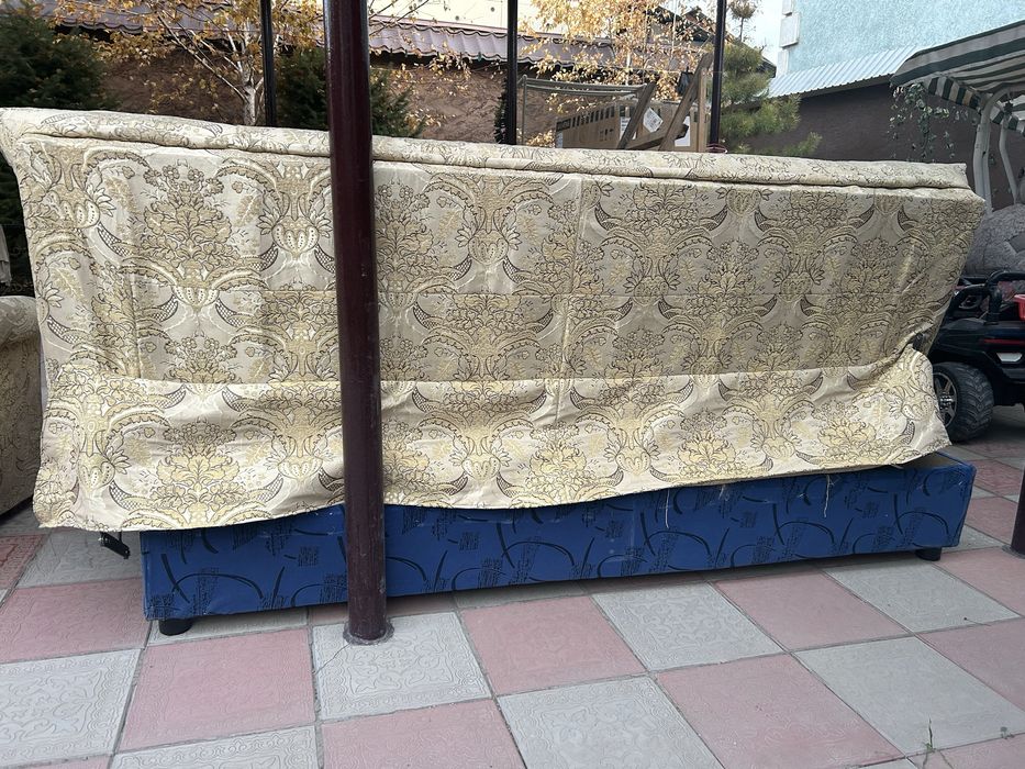 Продается диван и кресла