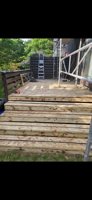 Execut lucrari in amenajari interioare si exterioare .