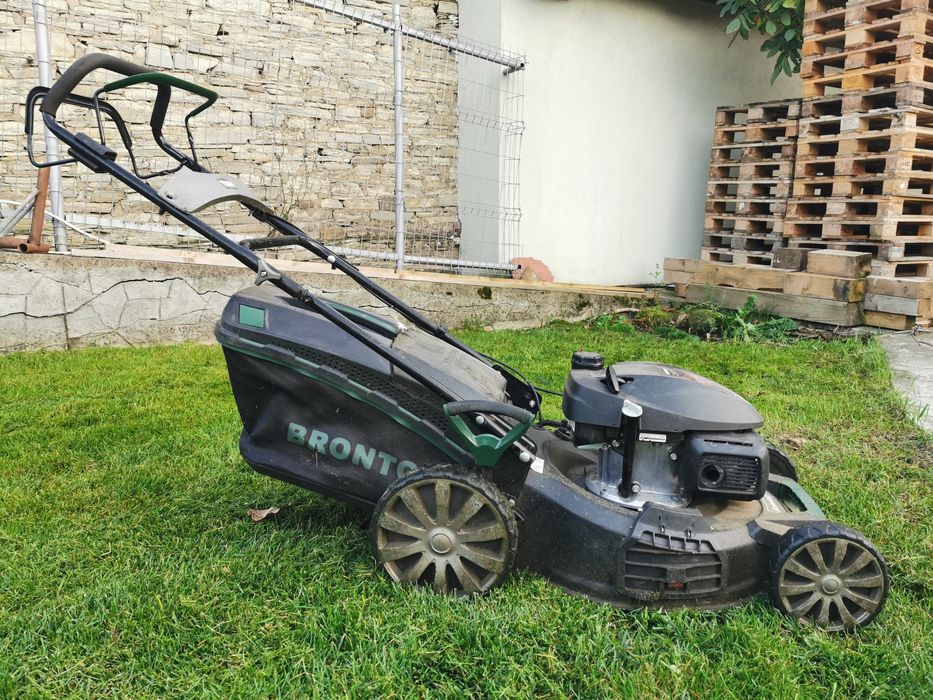 De vânzare mașină de tuns gazon