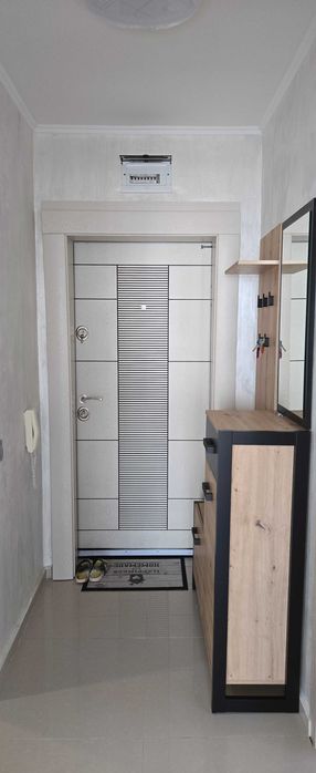 Апартамент под наем първа линия