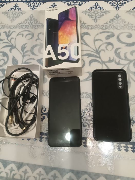 Телефон самсунг на запчасти.