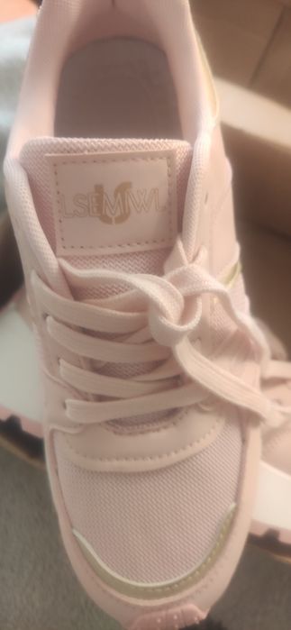 Женские кроссовки на платформе