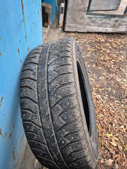 Комплект зимней резины Bridgestone.