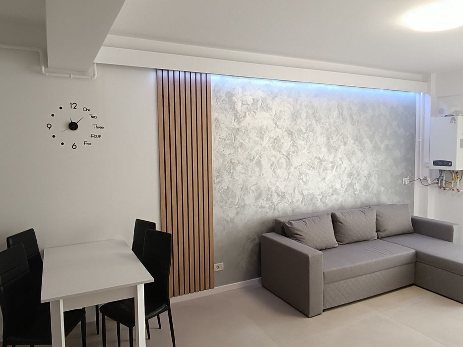 Apartament nou de închiriat Central.