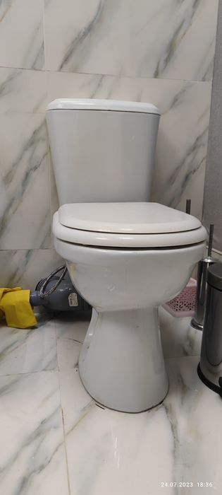 Унитаз продаётся