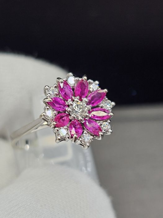 Винтидж пръстен с рубини и диаманти – 18K бяло злато