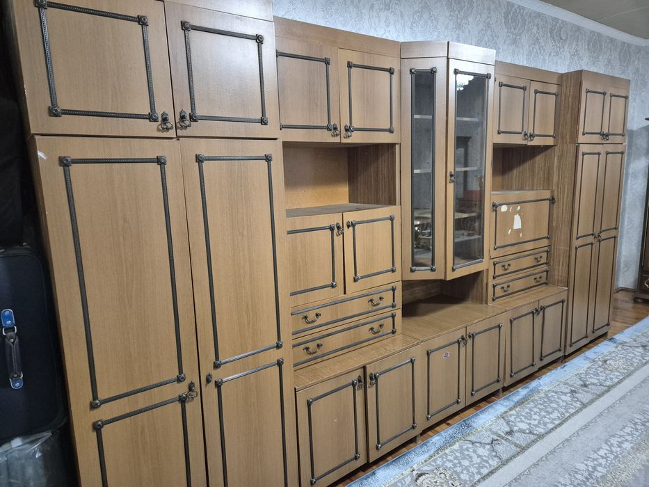 Продаётся стенка.