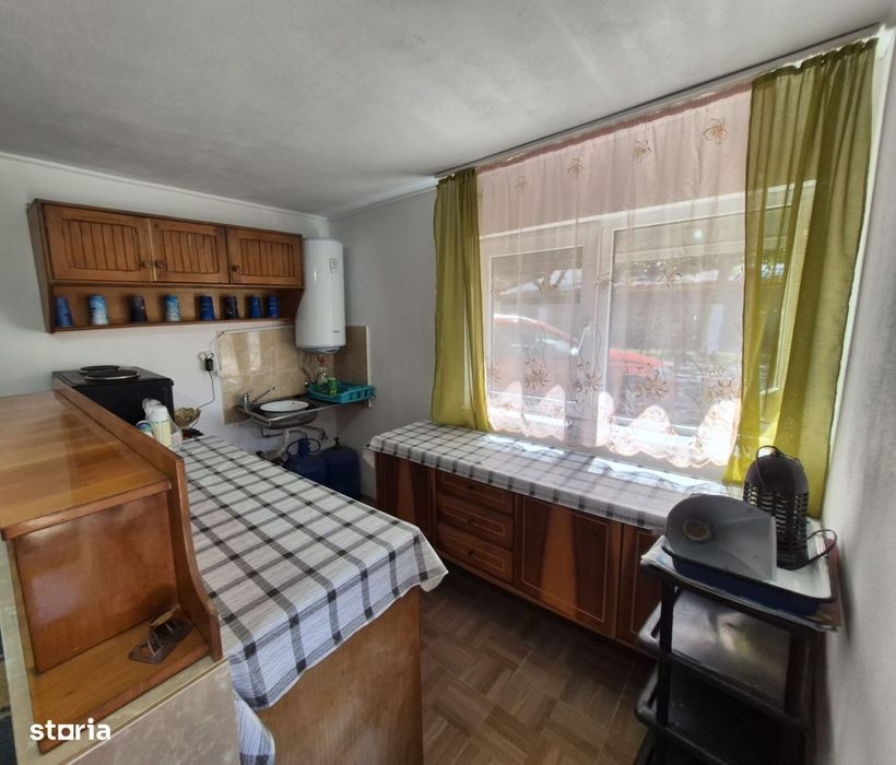 Casa 3 camere + , singur in curte