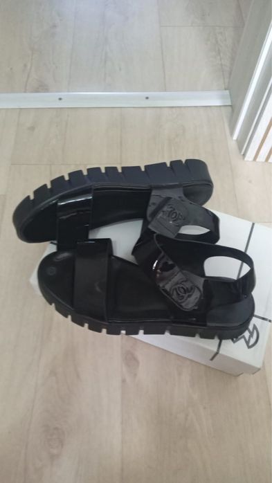 Продается обувь