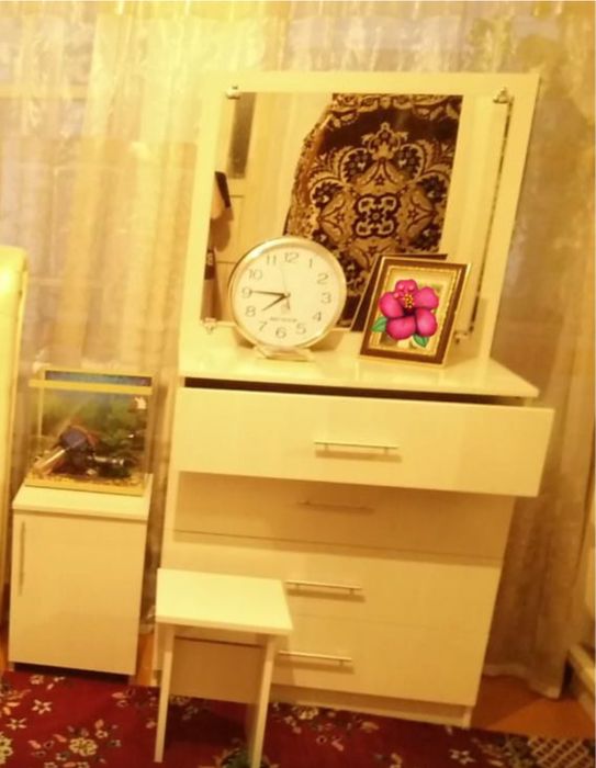 Комод с зеркалом