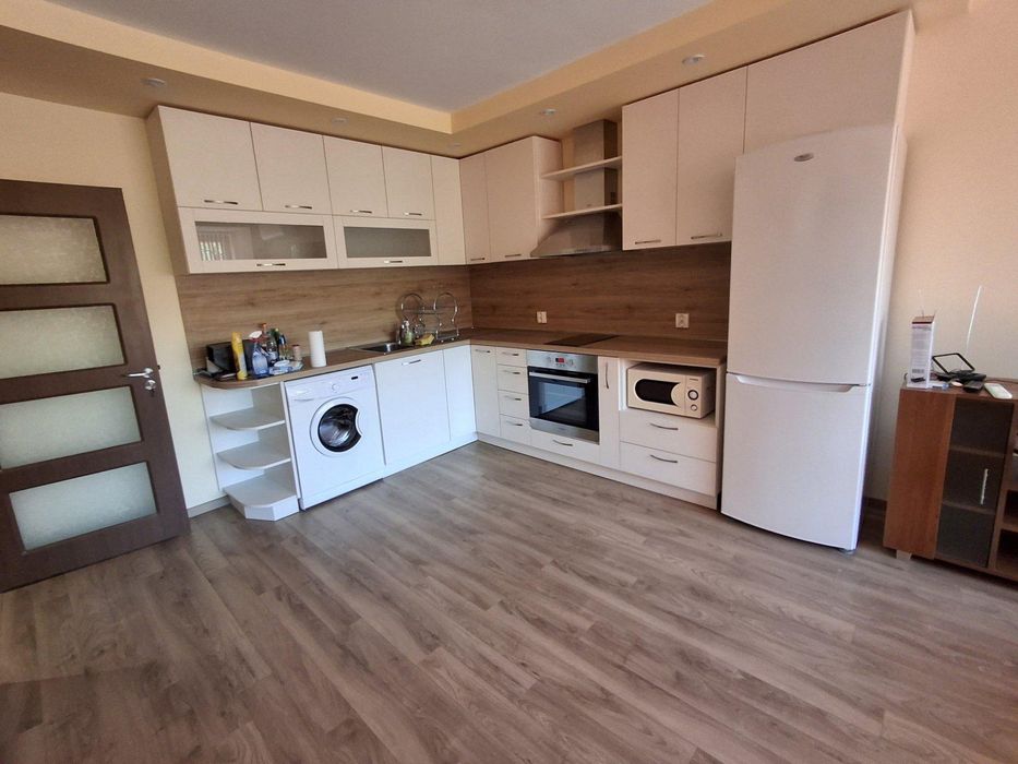 Дава се под наем Тристаен апартамент в Пловдив, Младежки Хълм - 70 кв.м за 525 € - Снимка #2