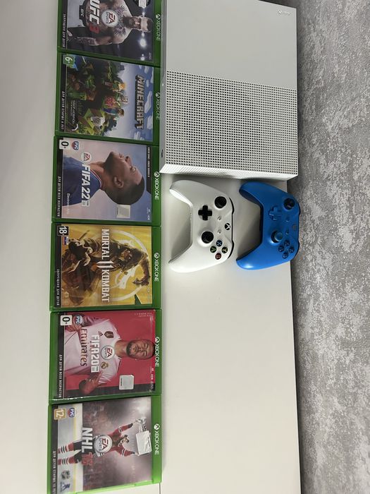 Xbox One S 1TB + 2 геймпада + 6 игр