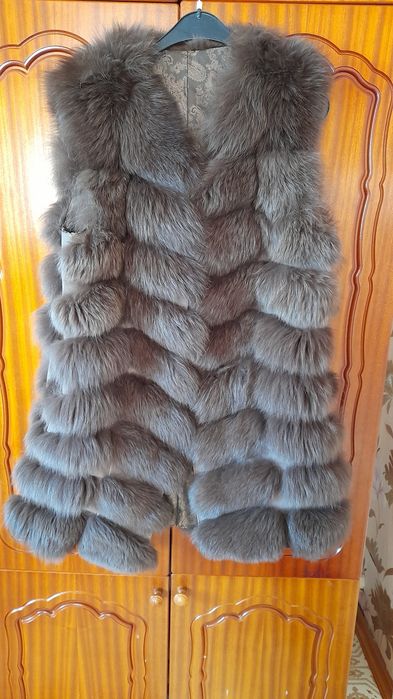 Меховой жилет песец