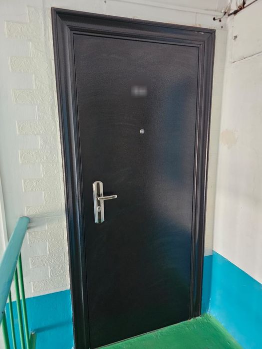 Продам входную дверь