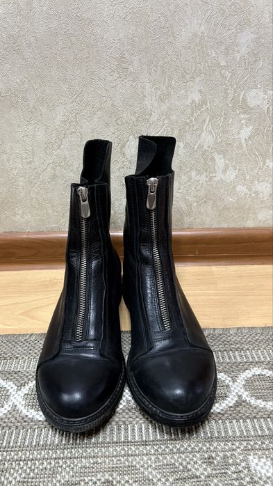 Продам женские ботинки