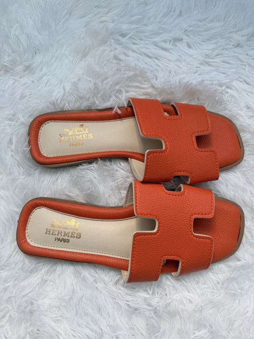 Papuci Hermes marime 37