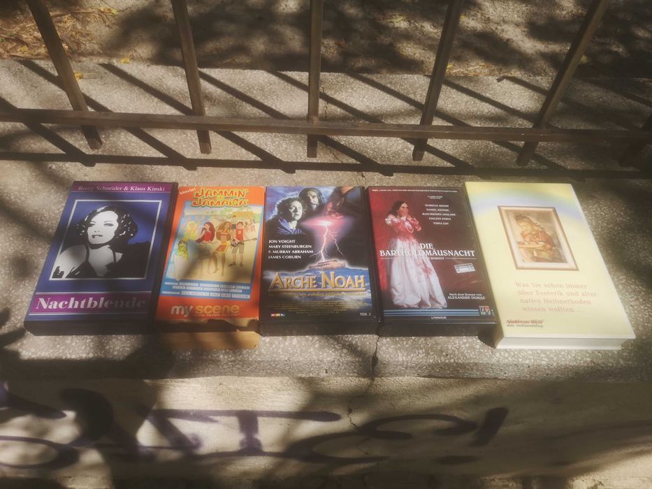 5 видеокасети стари