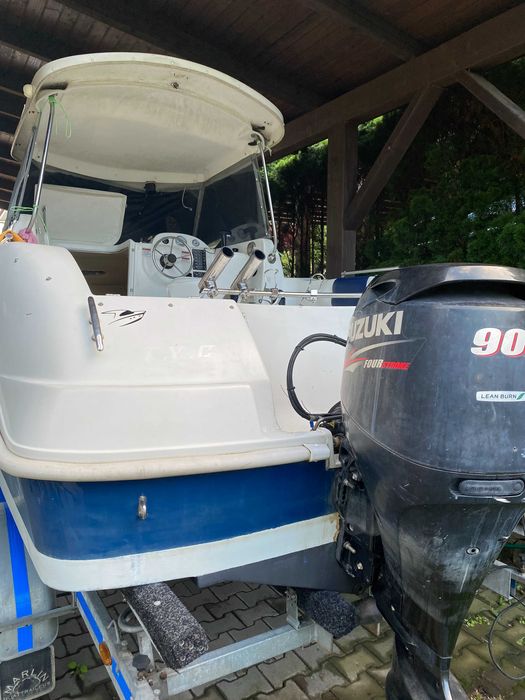 Vând barcă Bluestar Ventura 5,30 m cu cabină + Suzuki 90 CP + peridoc Marlin 2 axe
