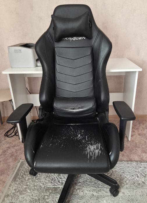 Игровое компьютерное кресло DXRacer