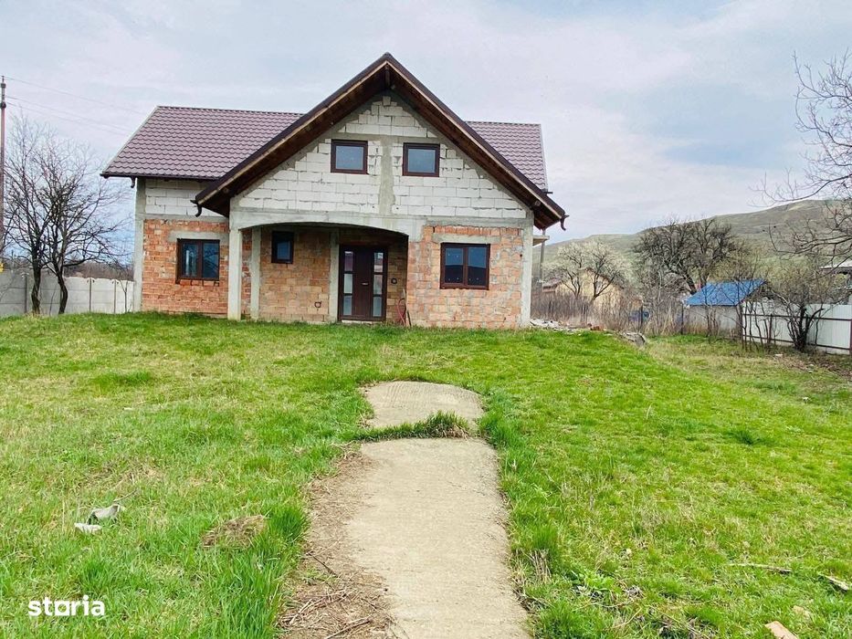 De vanzare Vila la rosu din caramida in apropiere de Roman,79.900 euro