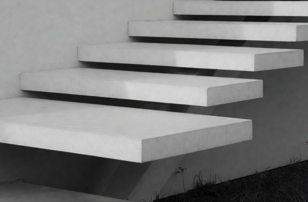 Trepte, scari, placi si dale din beton armat cu design BRUTALIST, tuburi, camine si placi din beton pentru canalizare