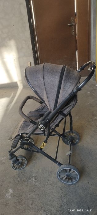 Kolyaska  sotiladi 250000