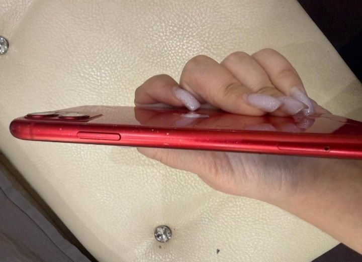 iPhone 11 64 gb RED заблокированный