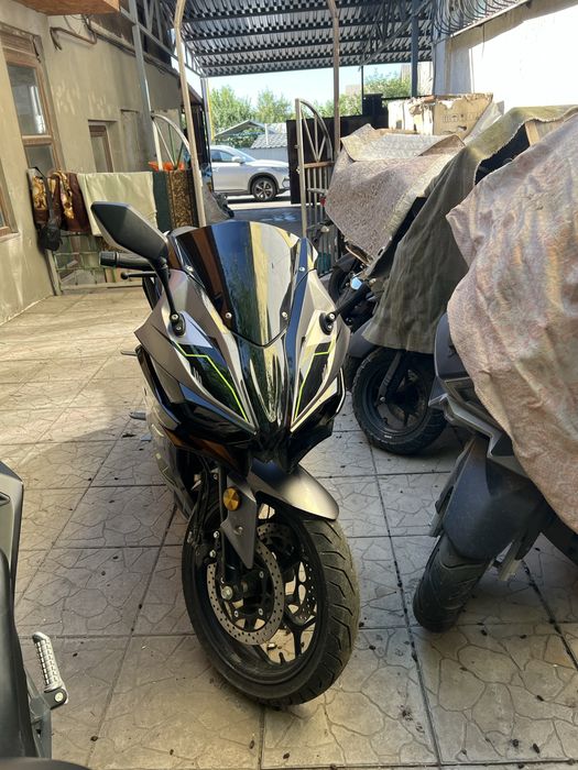Мотоцикл Yamaha 400 кубовый