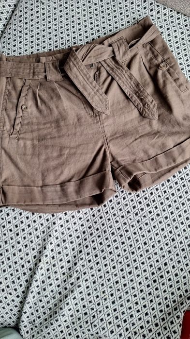 Pantaloni scurți